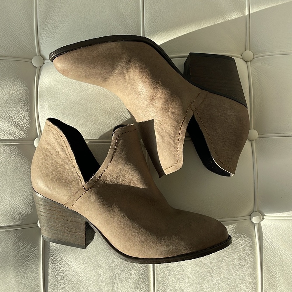 Steve Madden Adelphie Taupe Leat bootie 9.5